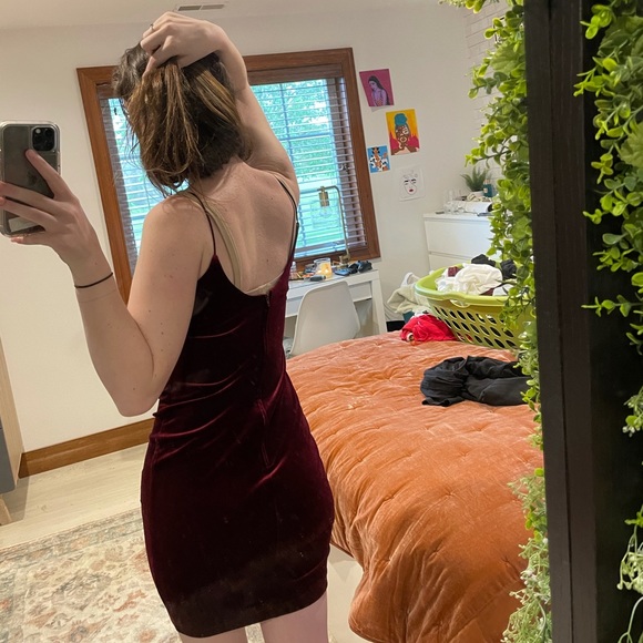 Maroon velvet dress - Picture 3 of 5